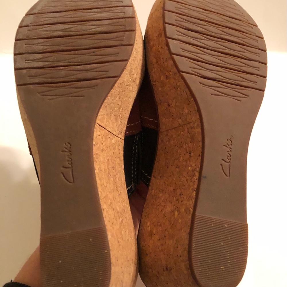 Clarks wedge slides Size 9.5 Excellent preowned condition - Picture 4 of 7